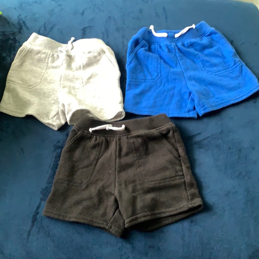 18m bundle of 3 pairs Garanimals shorts!!